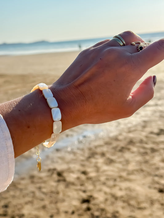Maré Bracelet – Mother of Pearl Bracelet