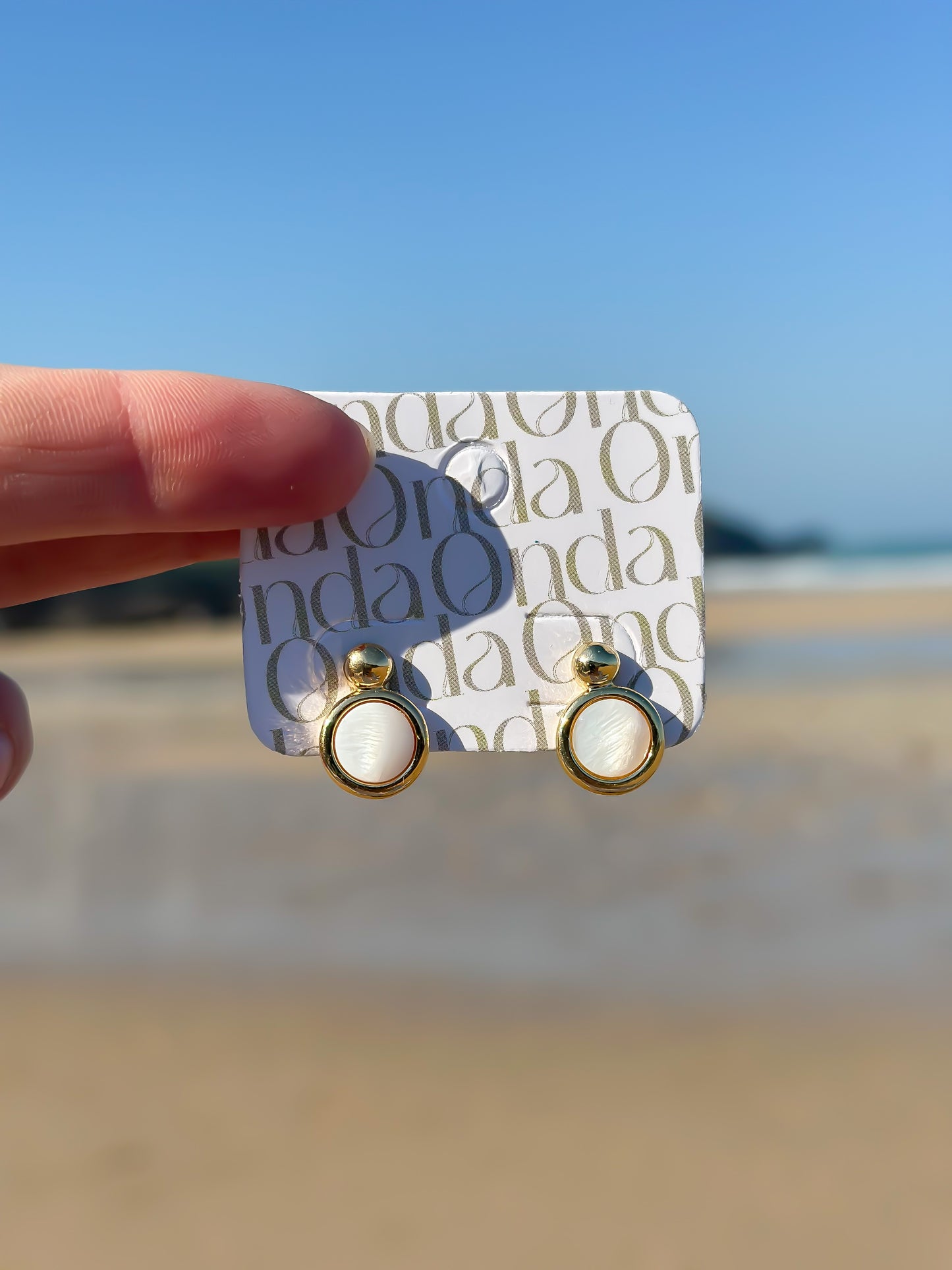 Felicidade Studs: Mother of Pearl